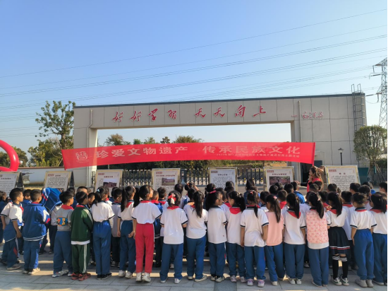 珍爱文物遗产  传承民族文化 ——湖口县博物馆开展历史文物图片展进校园活动