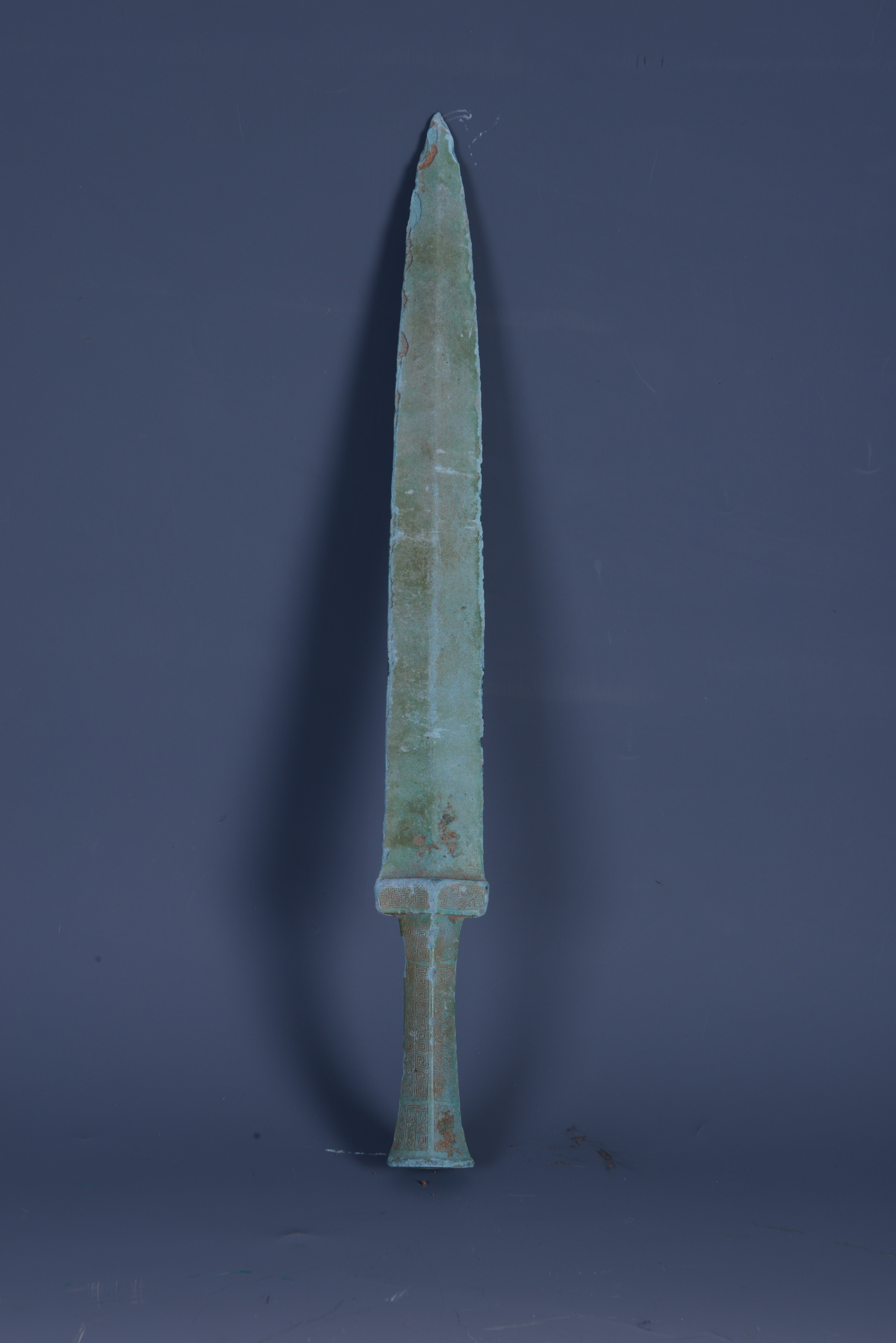 春秋雷纹青铜剑