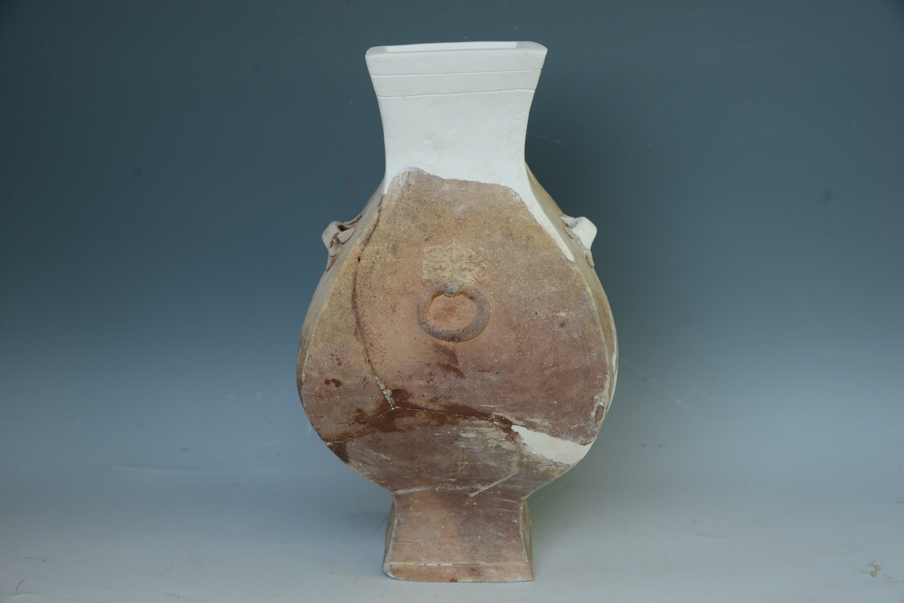 汉代辅首衔环耳陶钫