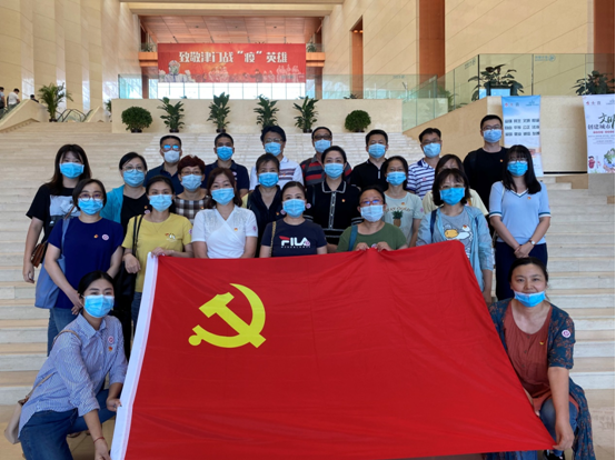 “弘扬抗疫精神•推动文化遗产保护事业再上台阶”天津市文化遗产保护中心全体职工参观“人民至上——天津市抗击新冠肺炎疫情纪实展”