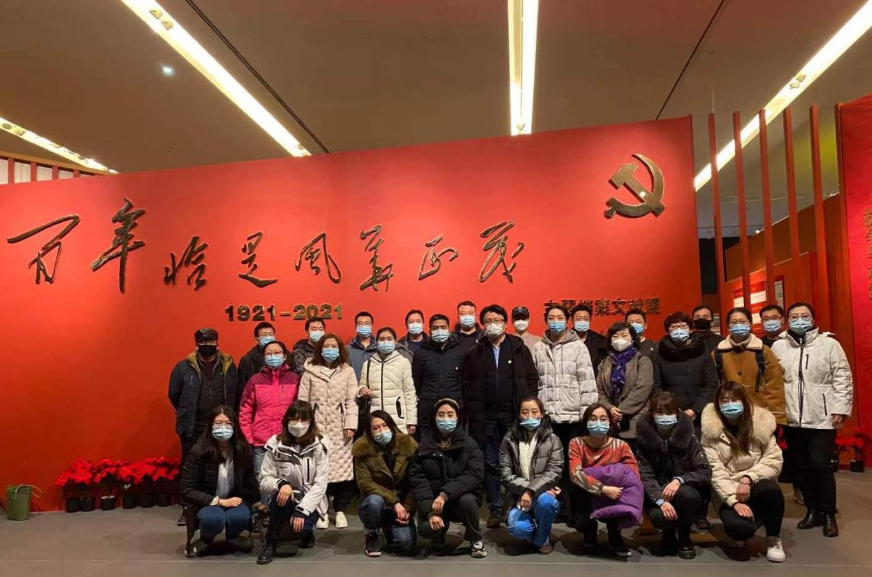 市文化遗产保护中心干部职工集体参观“百年恰是风华正茂”主题档案文献展